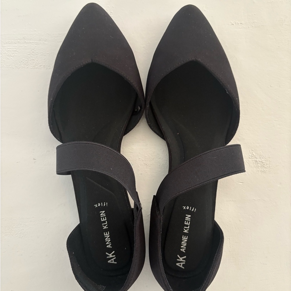 Black Anne Klein flats 
Size 10